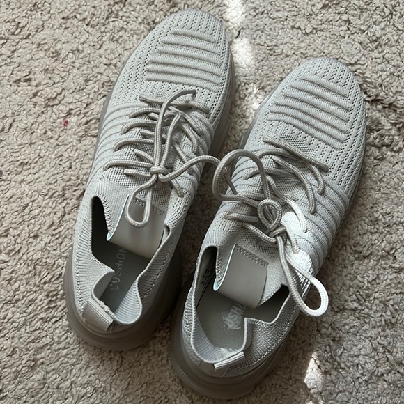 Beige Women’s Sneakers — US 9.5 Cushionaire 👟 - Picture 1 of 5